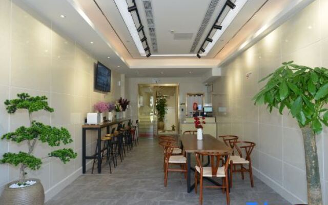 Yougo Hotel (Shanghai Nanxiang Guyi Garden)