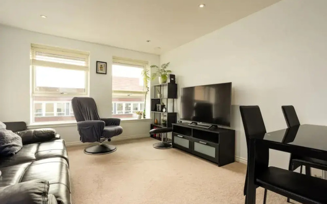 Comfy 2 Bedroom Apartment Near Edinburgh City Centre