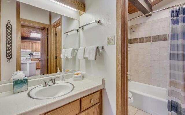 Laurelwood Condominiums Studio Deluxe Unit 113