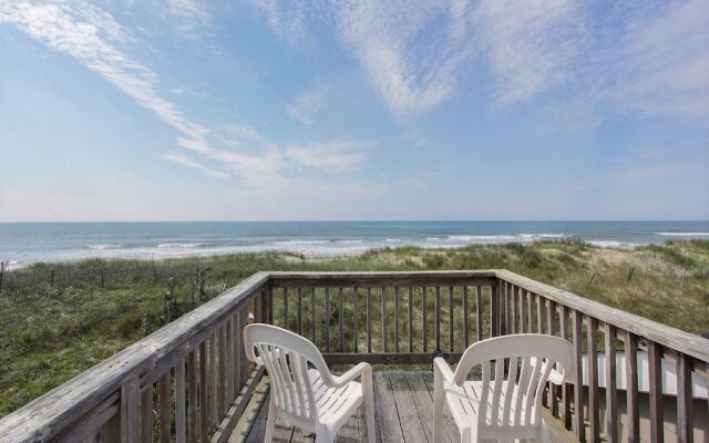 40 Hatteras Blew Studio Bedroom Condo by RedAwning