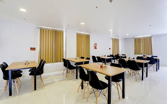 OYO SilverKey 80945 Ace Hotel