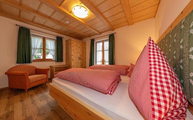 Neuerbaute Ferienhaushälfte 4erspitzblick