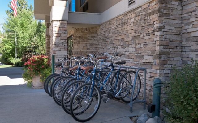 Wood River Inn & Suites