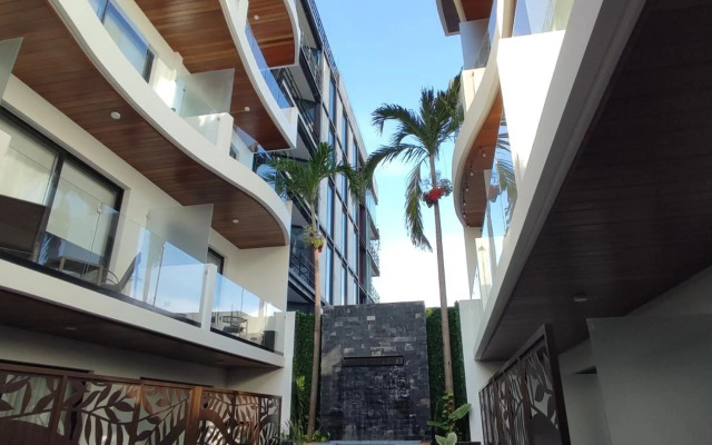 Menesse mitdtown2 , AVE 25TH