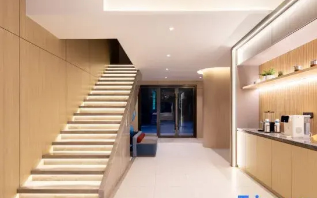 Home Inn NEO (Suzhou Yinshan Lake Guoyuan Road Metro Station)
