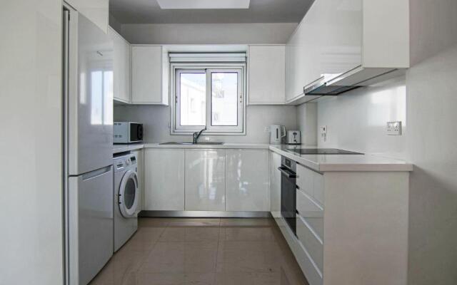 Phaedrus Living: Seaside Luxury Flat Lighthouse 65