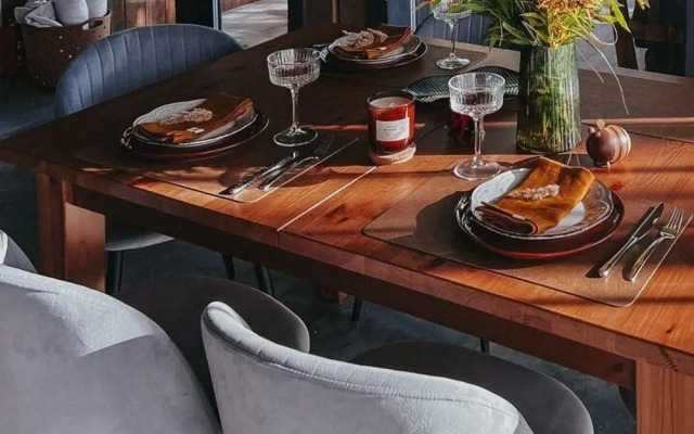 Пaноpaмный дом в хвойнoм лесу с сaуной