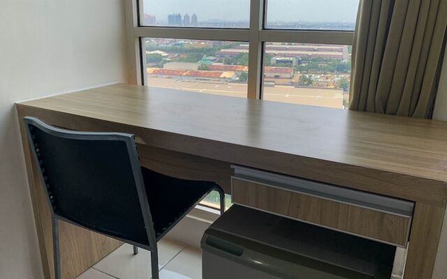 Cozy And Tidy Studio At Tifolia Apartment