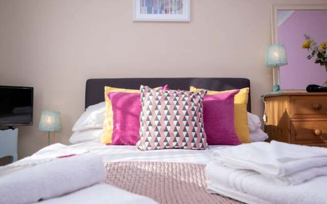 House With Sauna, hot Tub, gym & Parking