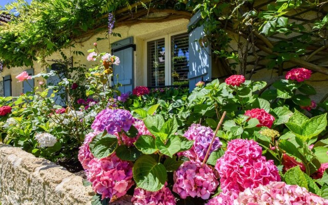 Renovated house with private swimming pool, close to Villefranche-du-Périgord.