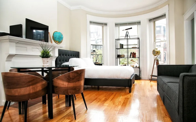 Pleasant Back Bay Suites by Sonder