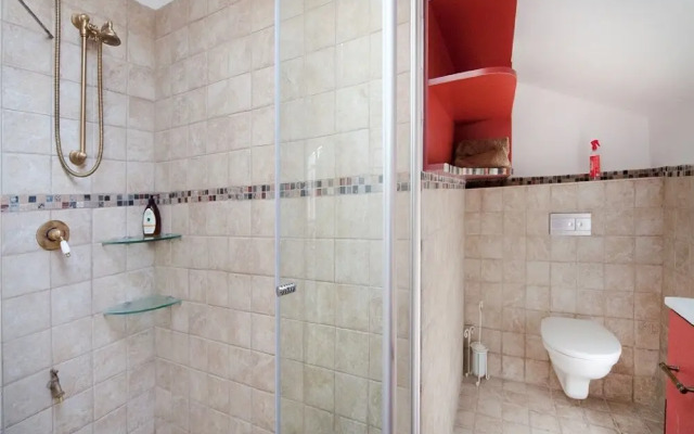 Charming Sunny Haven with Balcony by Sea N Rent