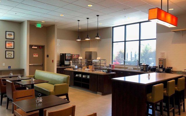 Holiday Inn Express & Suites San Jose Silicon Valley, an IHG Hotel