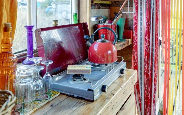 2x Double Bed - Glamping Wagon, Dalby Forest