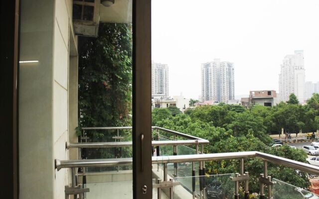 Oyo Premium Galleria Market Dlf 4