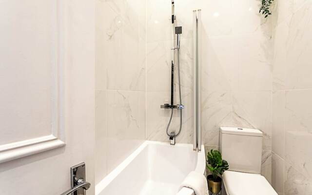 Stylish Apartment In Leafy Richmond