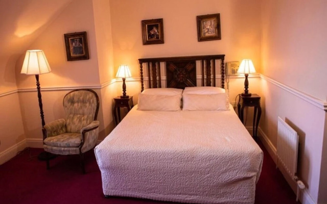 Kilcooly's Country House Hotel