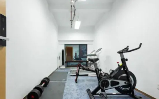 Yuyue E-sports Hotel (Yantang Tianpingjia Subway Station Branch)