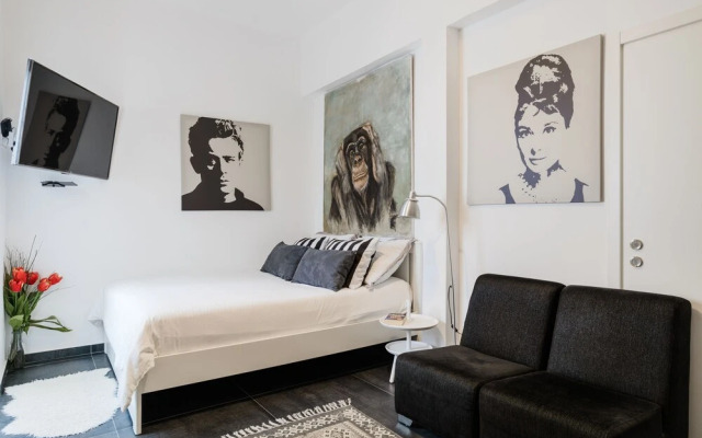 Rothschild Chic Studio