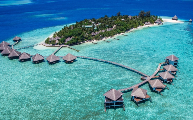 Adaaran Club Rannalhi Hotel
