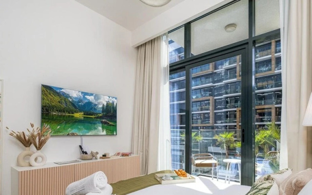 Pool View Studio 10mins From Dubai Mall