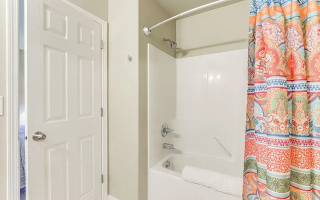 Walk to Mcmenamins Edgefield: Inviting Townhome!