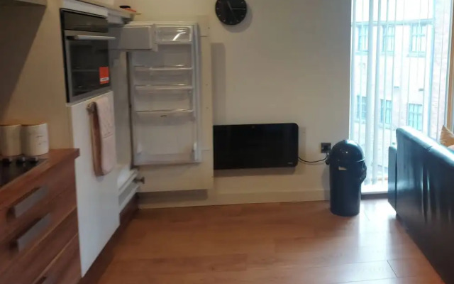 Modern 2-bed Apartment -12 Min Walk to Centre