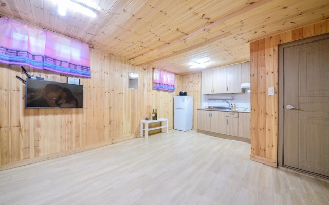 Gangneung Mungaebawi Pension