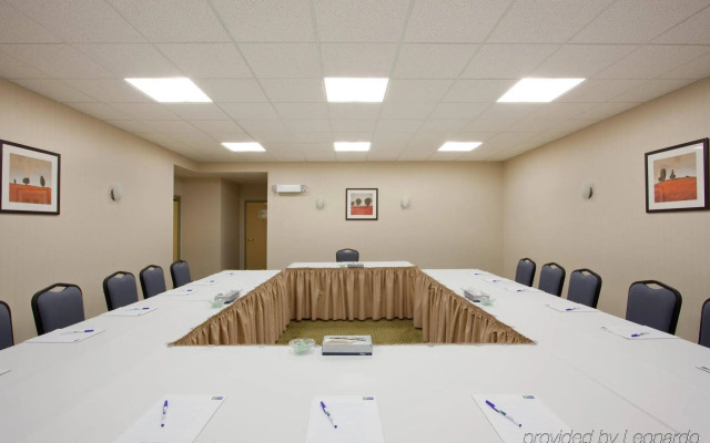 Holiday Inn Express Hotel & Suites Airport Dieppe by IHG