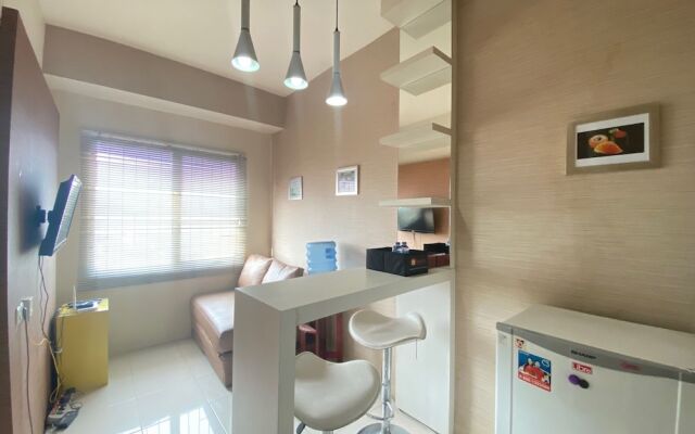 Cozy 2Br At Pinewood Apartment