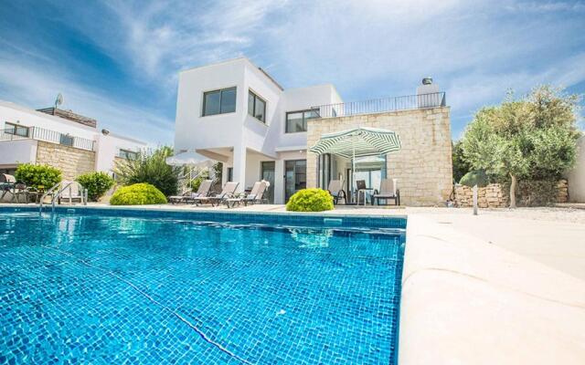 Villa Latchi Thea