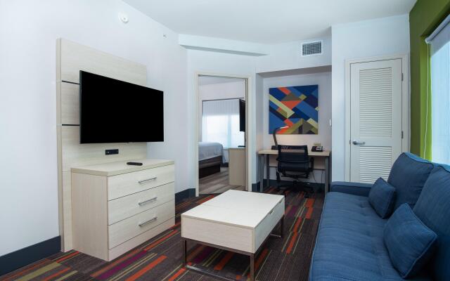 Holiday Inn Express & Suites, International Drive by IHG