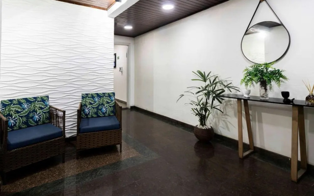 Apto com Excelente Localiza o a 50m da Praia