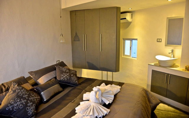 Lory House
