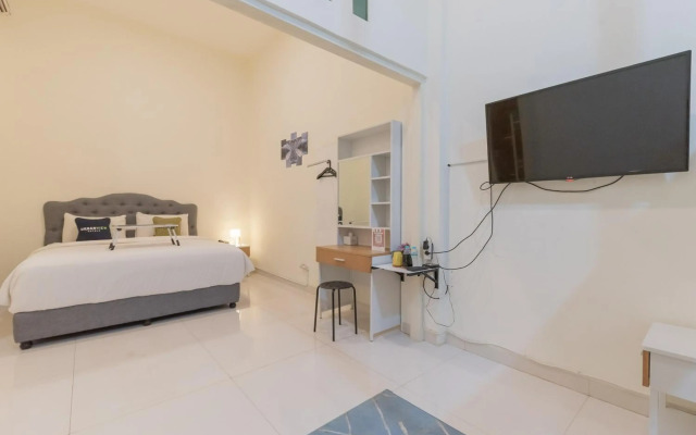 OYO Flagship 1308 Darmo Residence