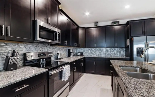 Lakeview 6BR Cozy Home Pool/spa,steps to Waterpark