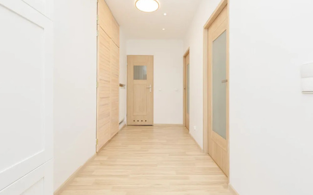 Modern Two-bedroom Warsaw by Renters