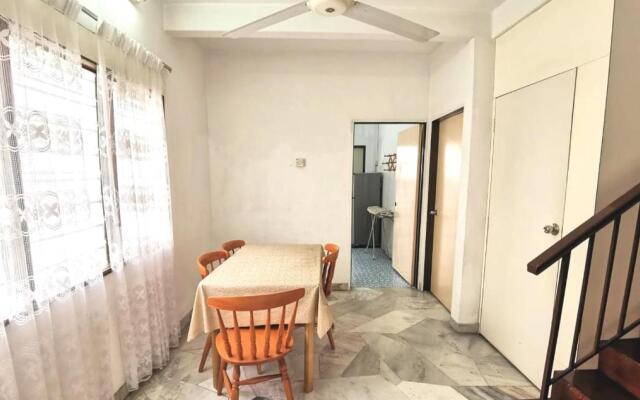 Cheerful 4-Bedrooms Residents Home