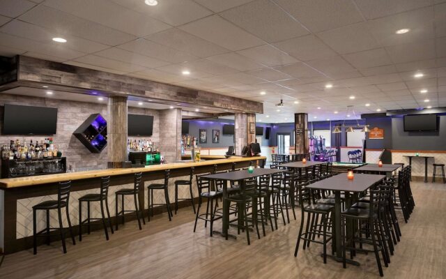 Travelodge by Wyndham Whitecourt