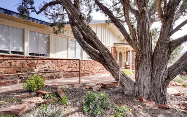 Meditation Garden & Patio: Serene Sedona Gem