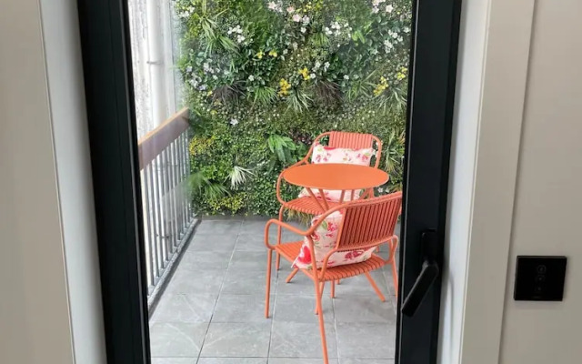 Downtown Premium With Balcony by Vacationy