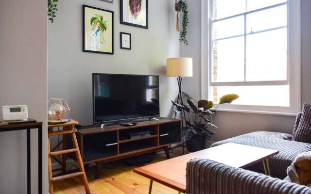 1 Bedroom Flat Close To Clapton Station