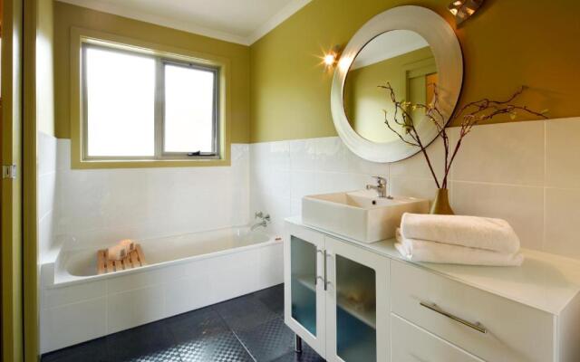 Sisters Beach Retreat