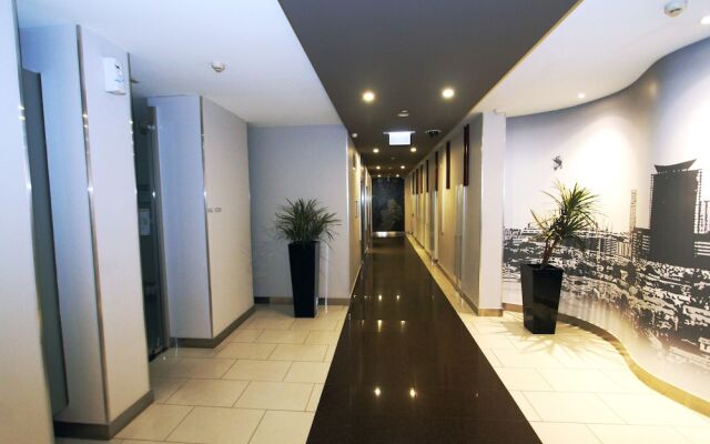 225 Melbourne Tower
