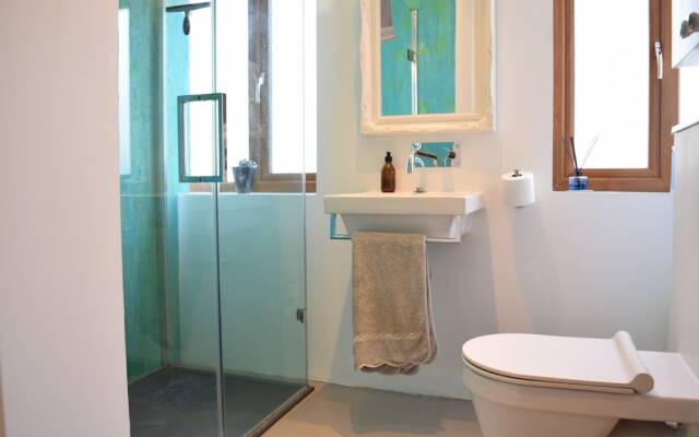 3 Bedroom Mews House in West London