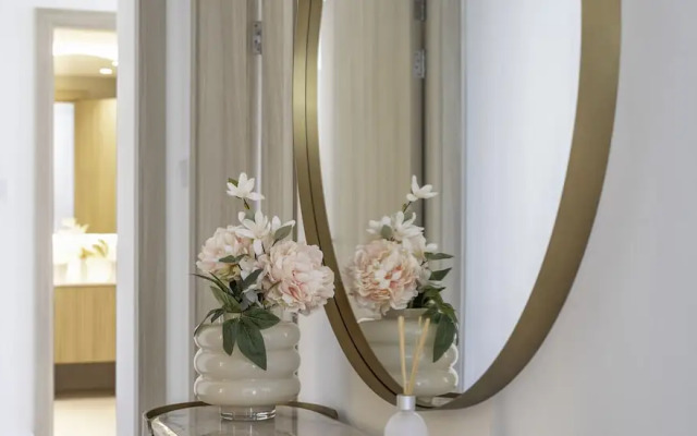 Stunning 2 BR in the heart of Downtown