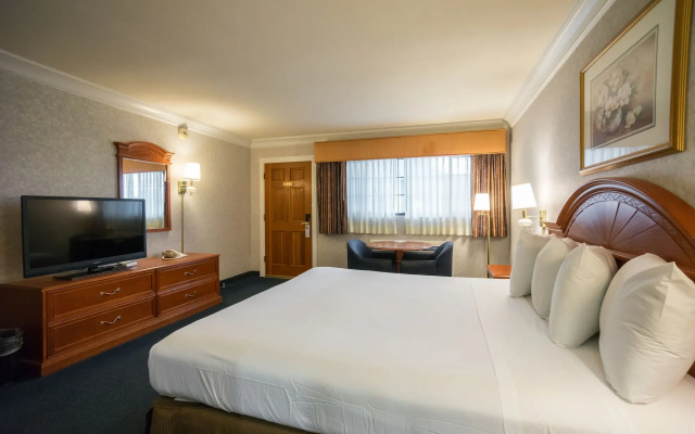 Nob Hill Motor Inn