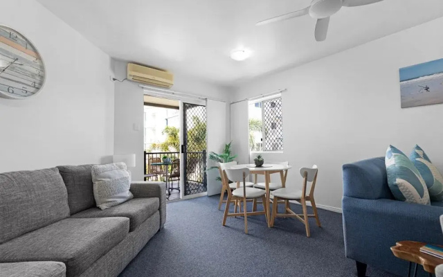 2-bed Escape With Pool, Steps From Torquay Beach