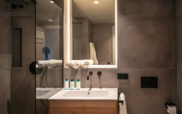 Lovely 6 BR Flat in L Eixample
