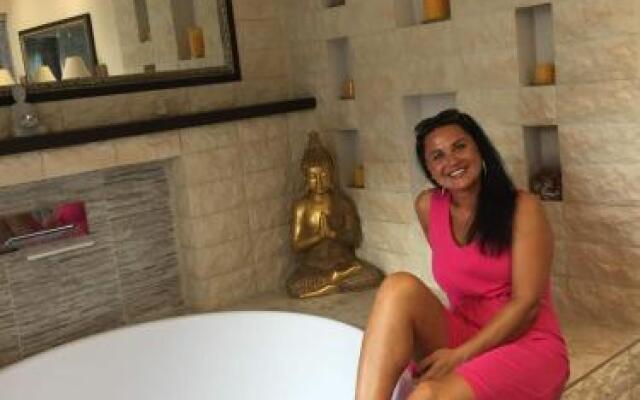 Luxury Rooms Sixty Six